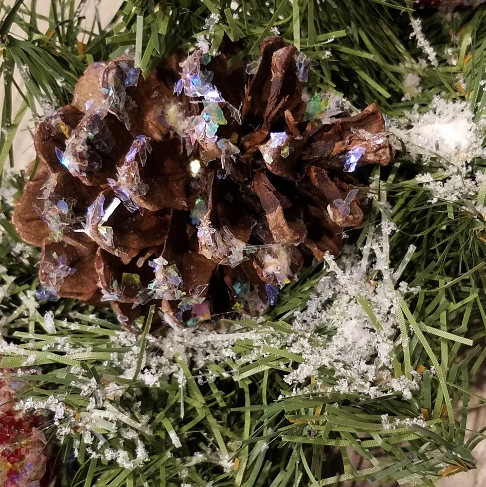 🎄Icy Pinecone & Bulb Wreath🎄